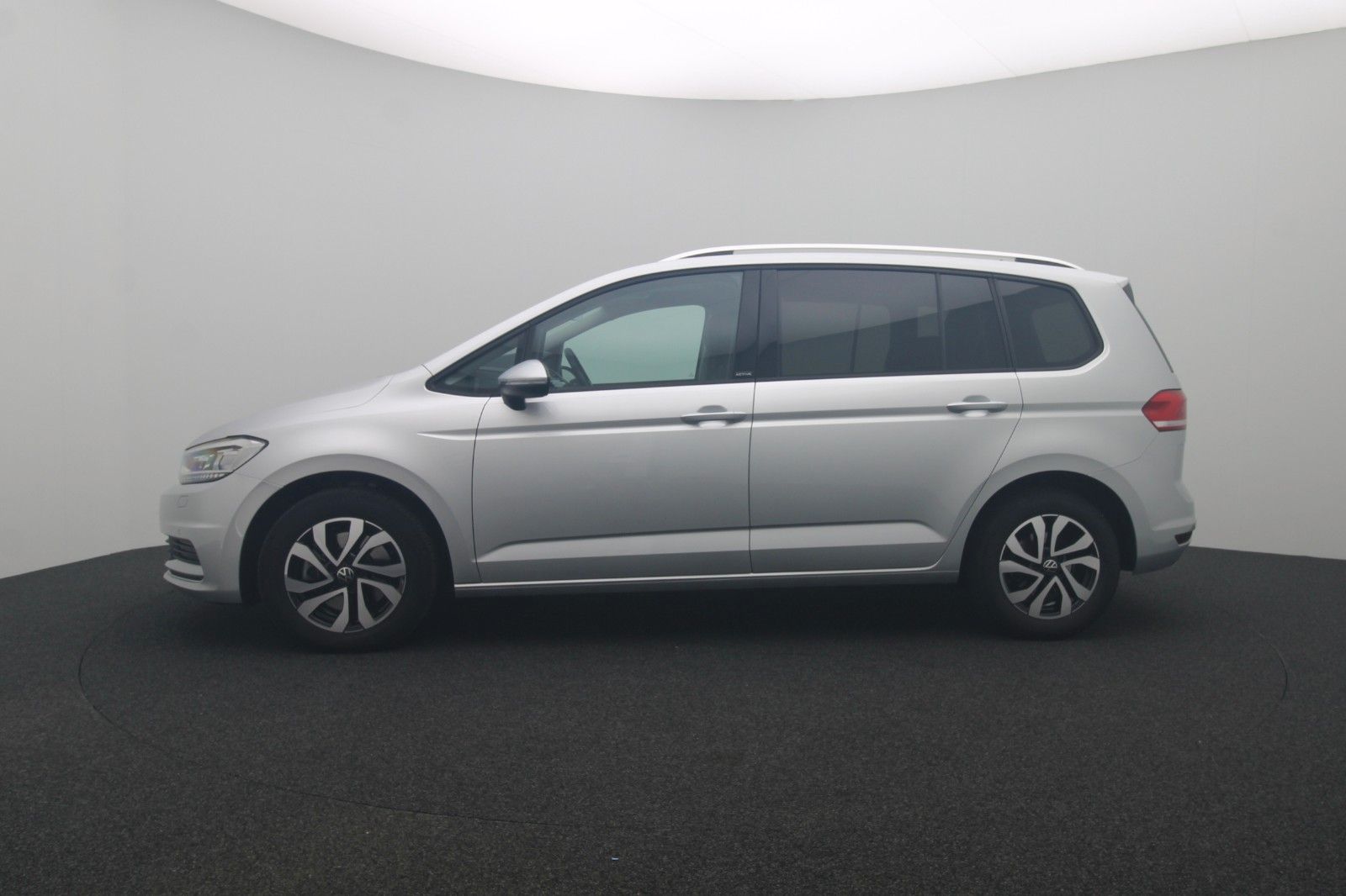 Fahrzeugabbildung Volkswagen Touran Active DSG AHK LED ACC Kamera