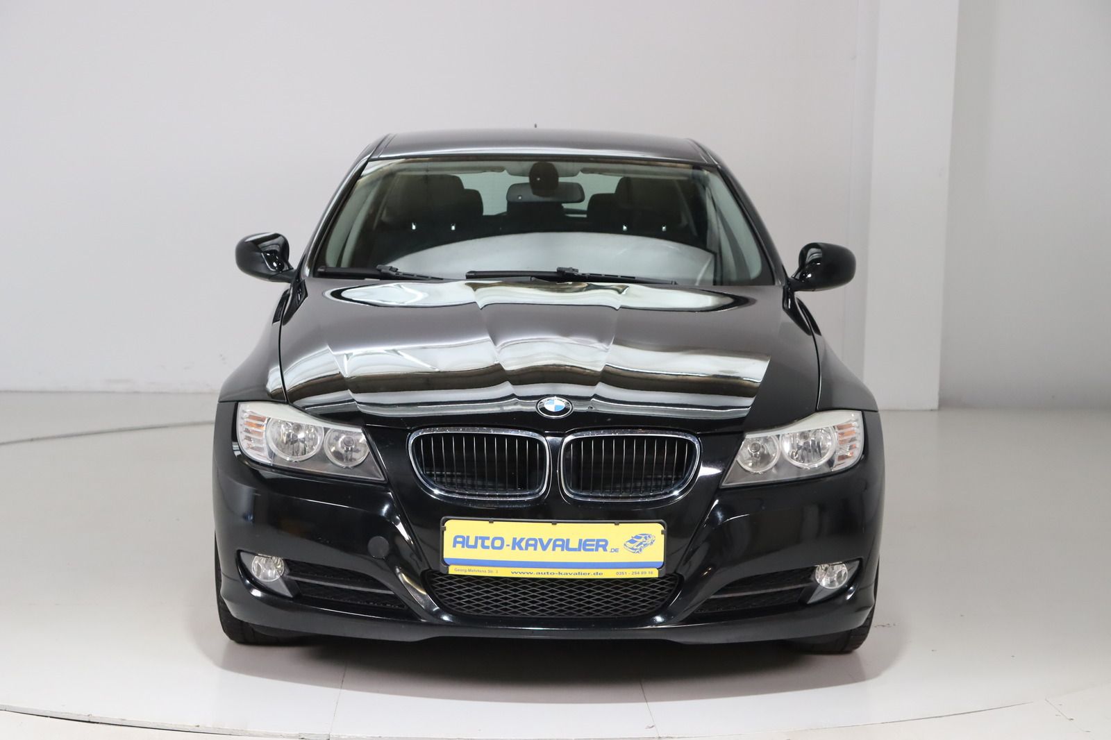 Fahrzeugabbildung BMW 320i touring * Sitzhzg. * Navi