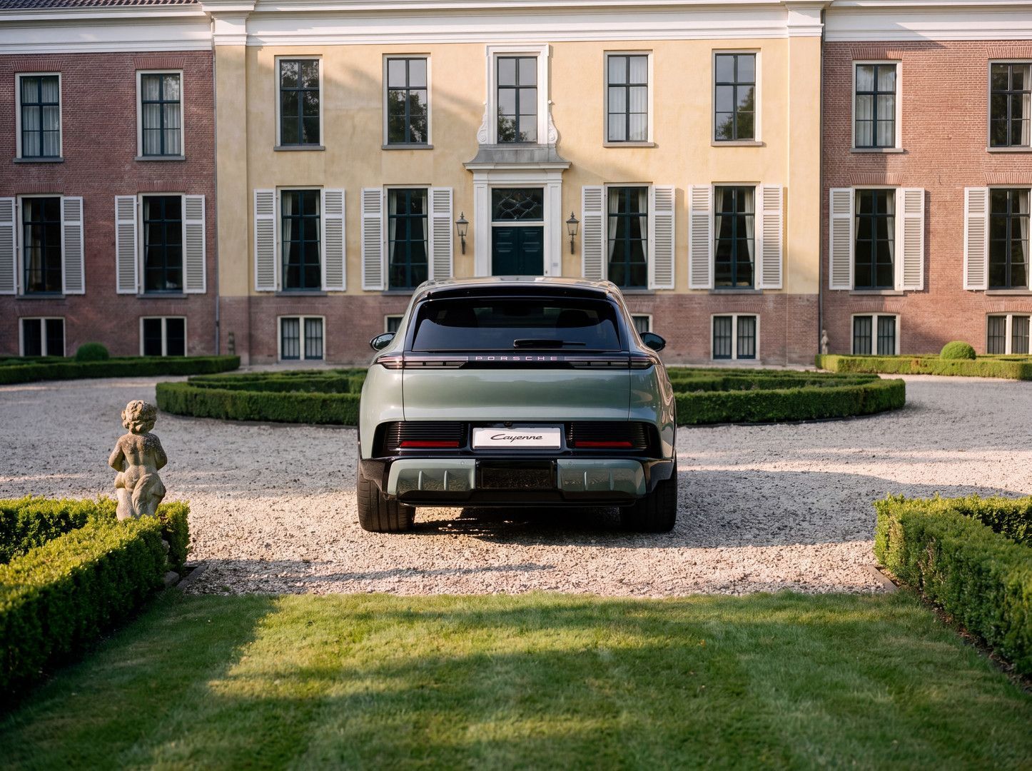 Porsche Cayenne Electric 442 pk imagem 3