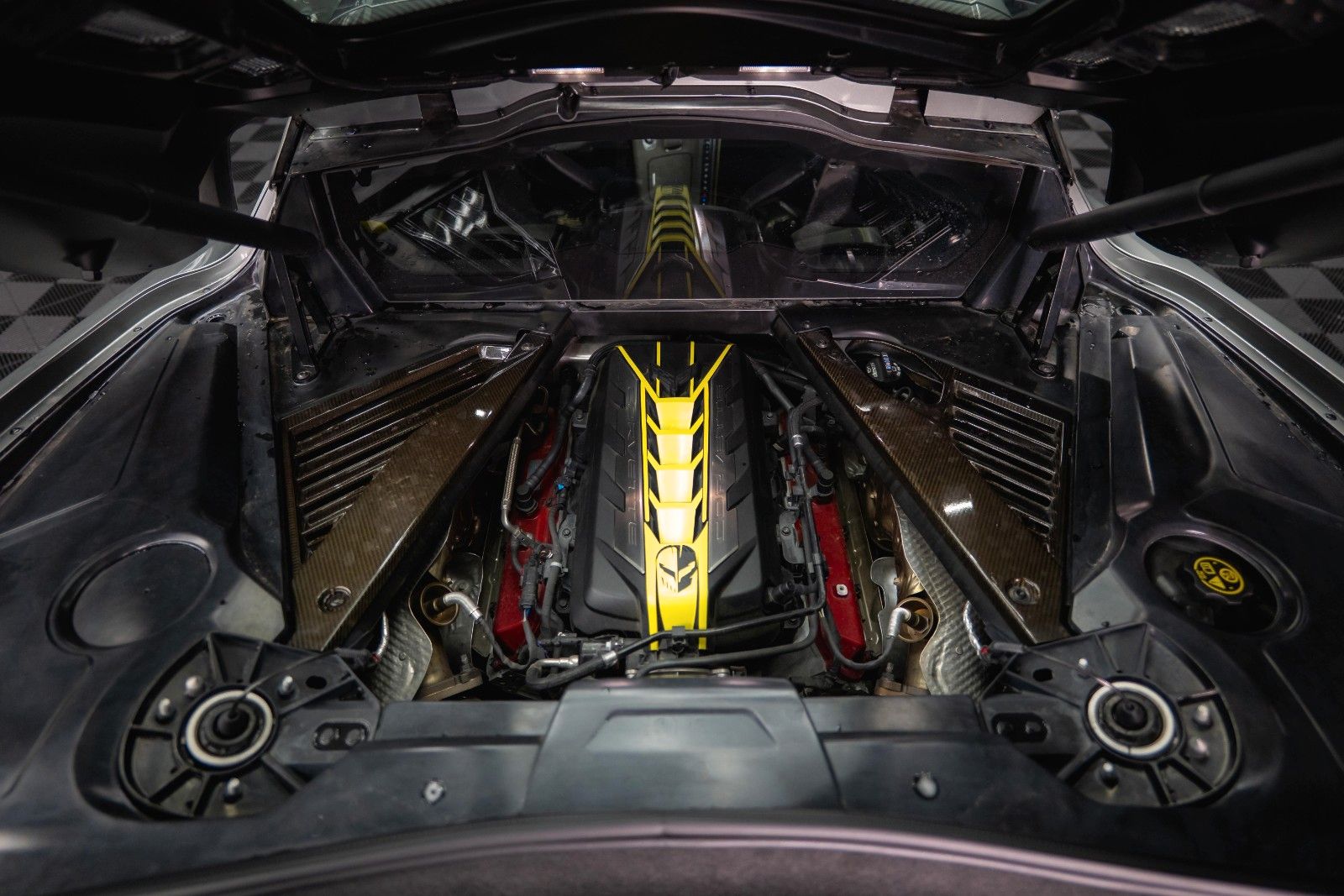 Fahrzeugabbildung Corvette C8 Stingray 3LT Targa Z51 Performa. Lift Carbon
