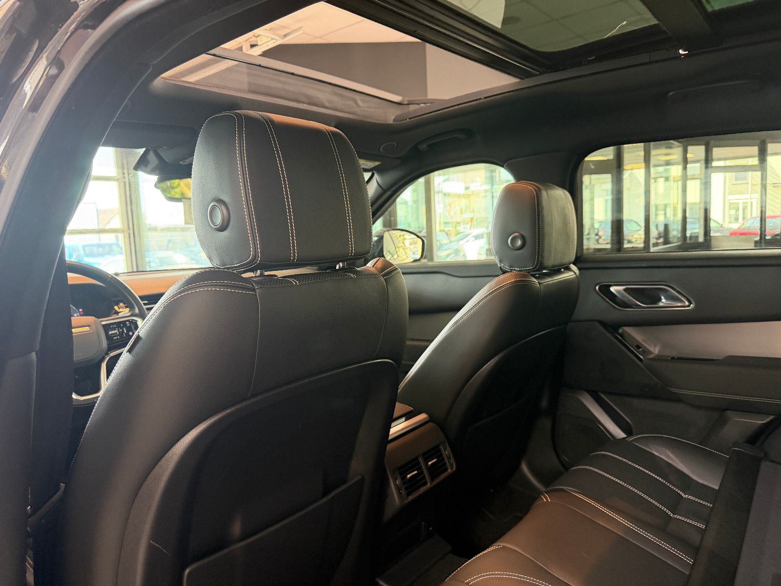 Fahrzeugabbildung Land Rover Range Rover Velar/R-DYNAMIC/PANO/HEAD-UP/ACC