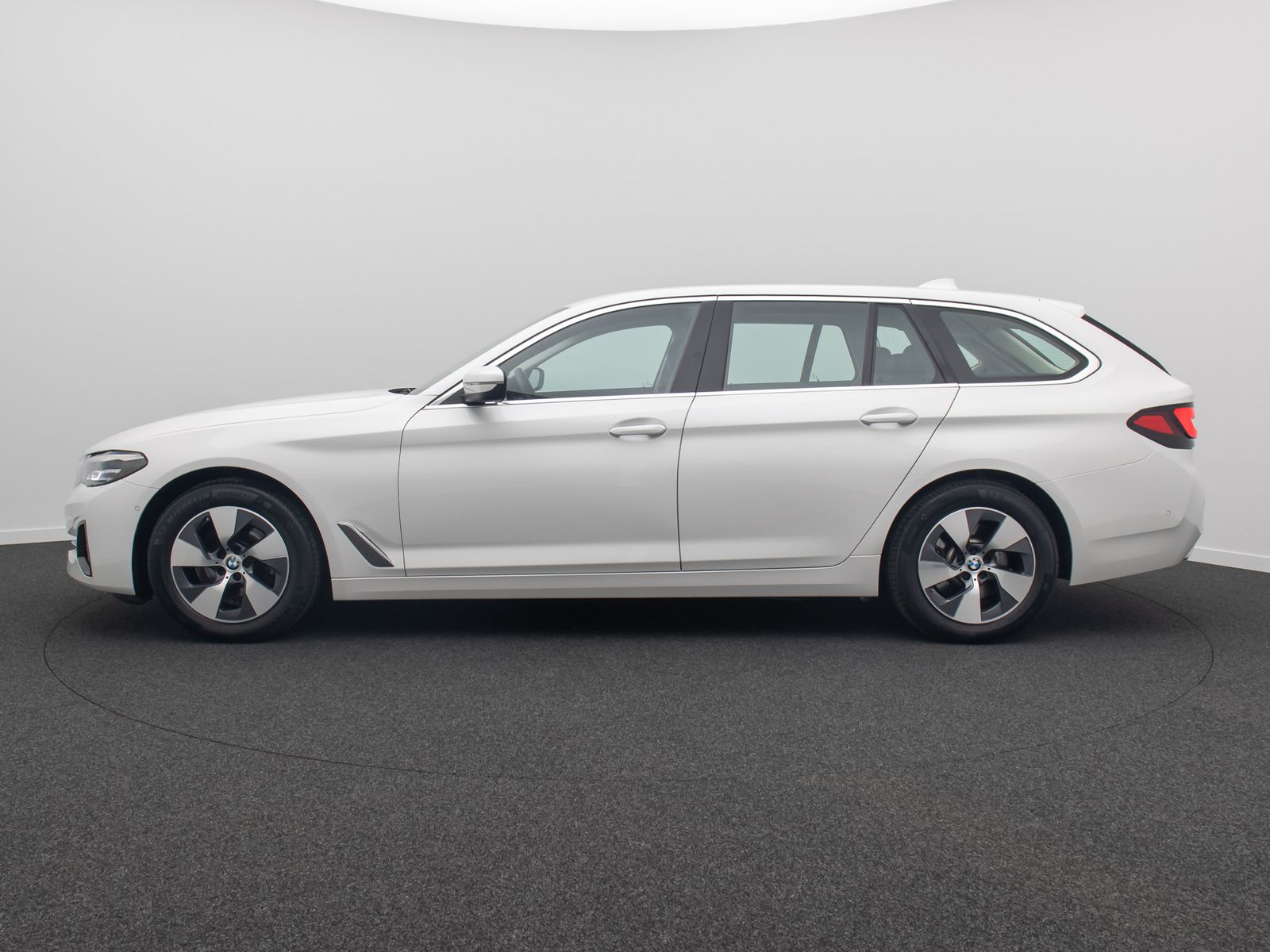 Fahrzeugabbildung BMW 520i DAB Alarm FernlichtAssis PDC GeschwindigReg