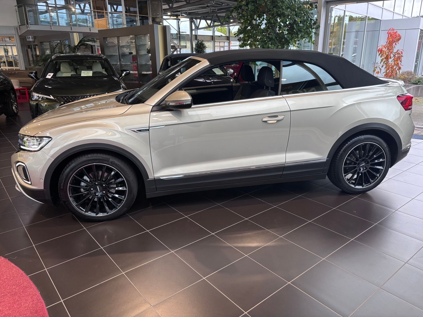 Fahrzeugabbildung Volkswagen T-Roc Cabriolet Move RFK LED NAVI ALU