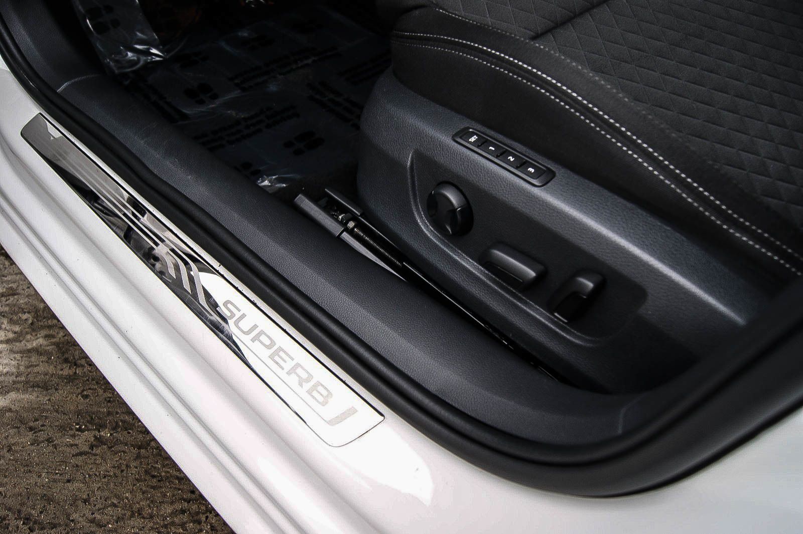 Fahrzeugabbildung SKODA Superb Combi 20TDI Style DSG NAVI AMUNDSEN XENON