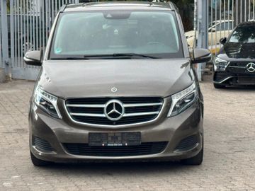 Mercedes V 220 - 2