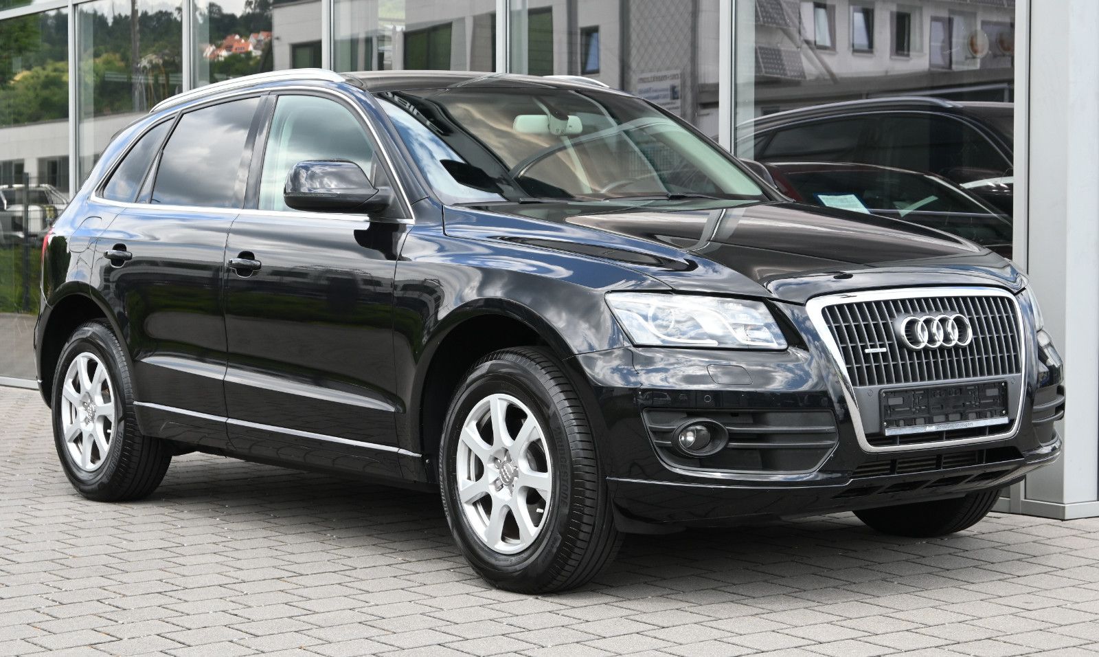 Fahrzeugabbildung Audi Q5 2.0 TDI quattro 6-Gang °STANDHEIZUNG°XENON°