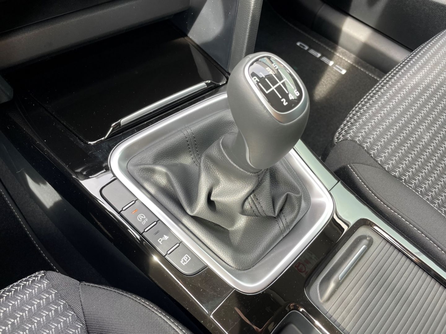 Fahrzeugabbildung Kia Ceed_sw Ultima LED totWinkAss Kamera SHZ PDC