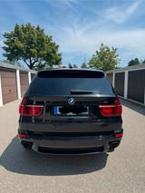 BMW X5 xDrive50i -M Paket - BMW X5 aus 2011: 50i
