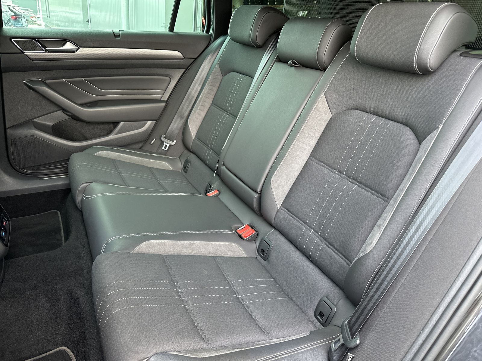 Fahrzeugabbildung Volkswagen Passat Alltrack 2.0 TDI DSG 4M NAV+LED+AHK+KAMER
