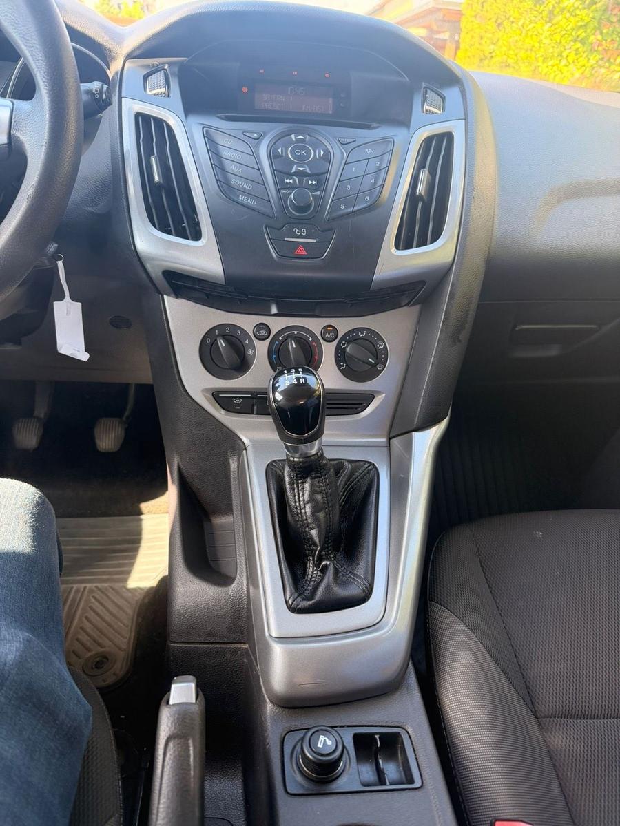 Ford Focus 2011 — photo 10
