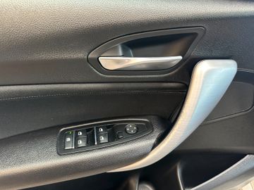 BMW 120 i Sport Line *LED*Navi*Schiebedach*