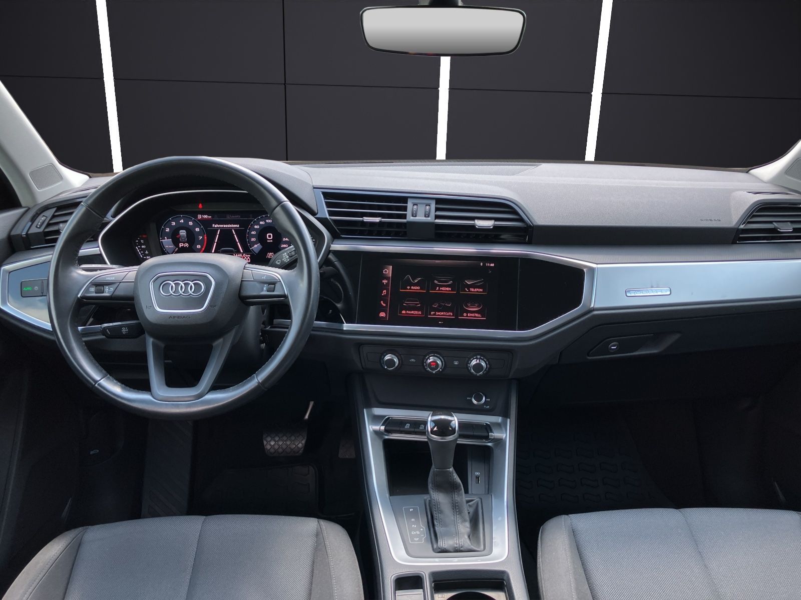 Fahrzeugabbildung Audi Q3 40 TFSI quattro S-tronic LED 18" AVC SHZ