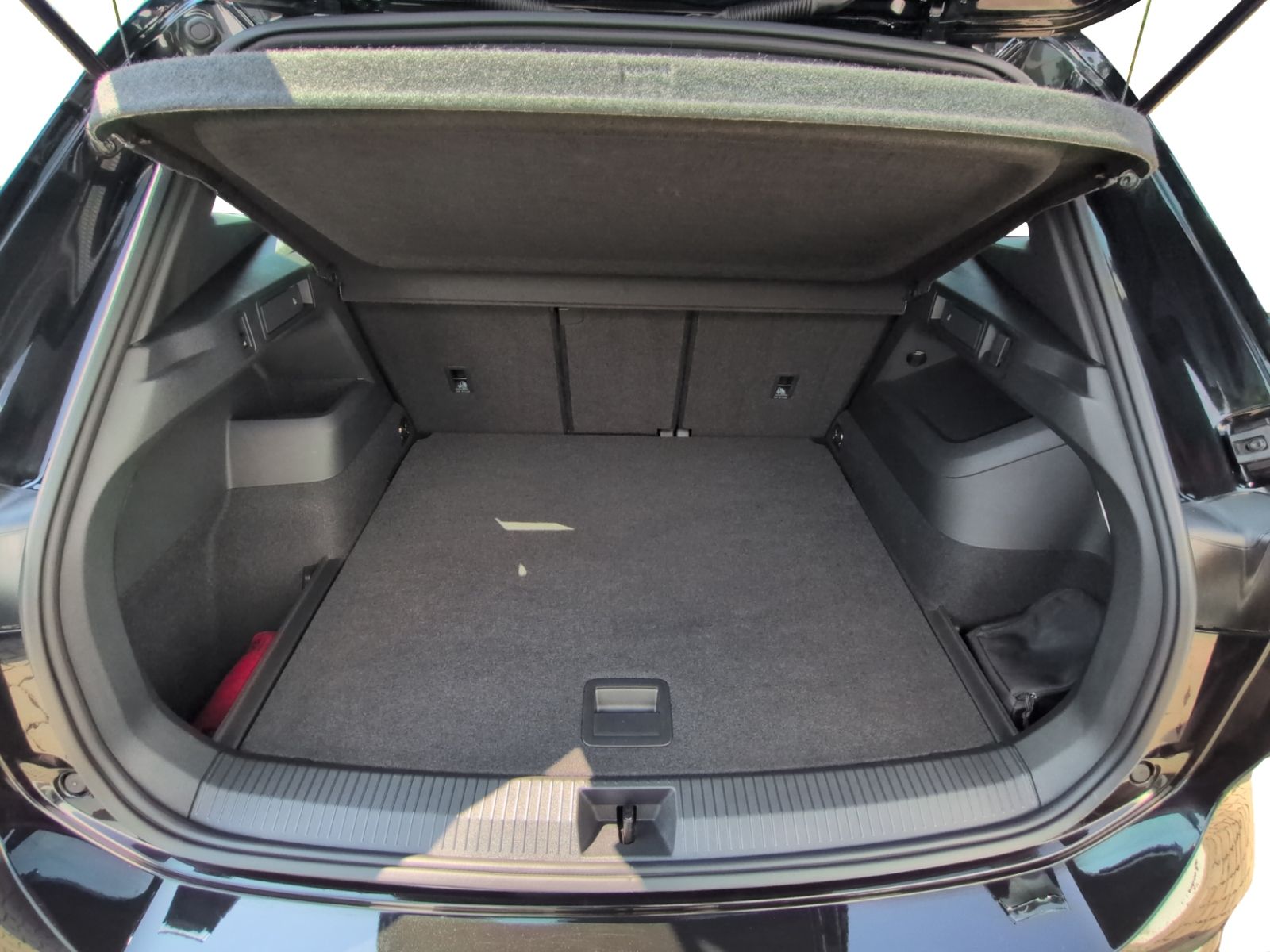 Tiguan R-Line 1.5 eTSI DSG +LED+NAVI+SHZ+KAMERA
