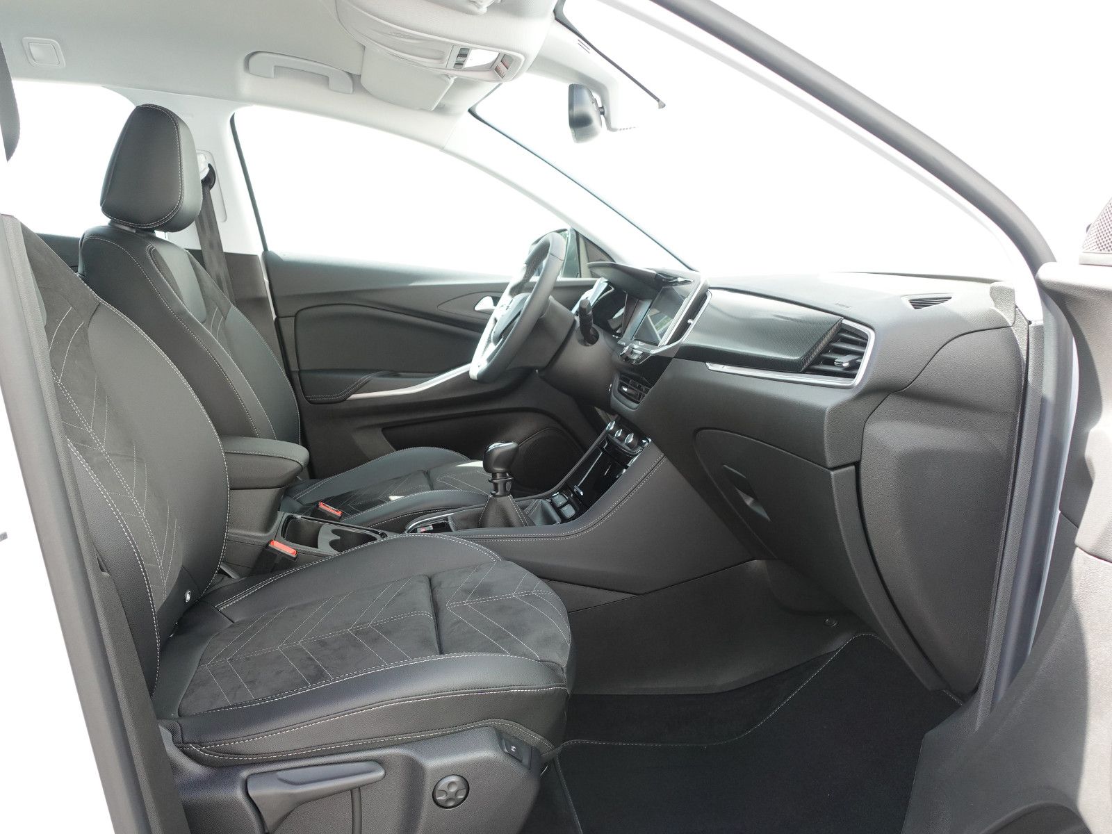 Fahrzeugabbildung Opel Grandland 1.2Turbo GS Navi, Kamera,PDC,Allwetter