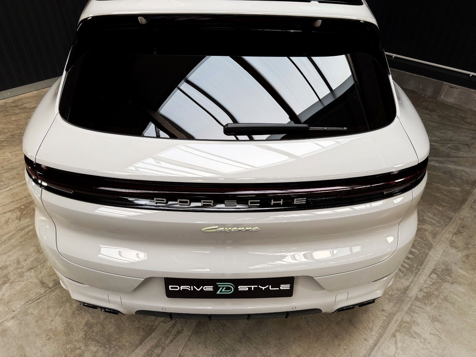 Fahrzeugabbildung Porsche Cayenne E-Hybrid + Vollaust. + Approved +Panoram