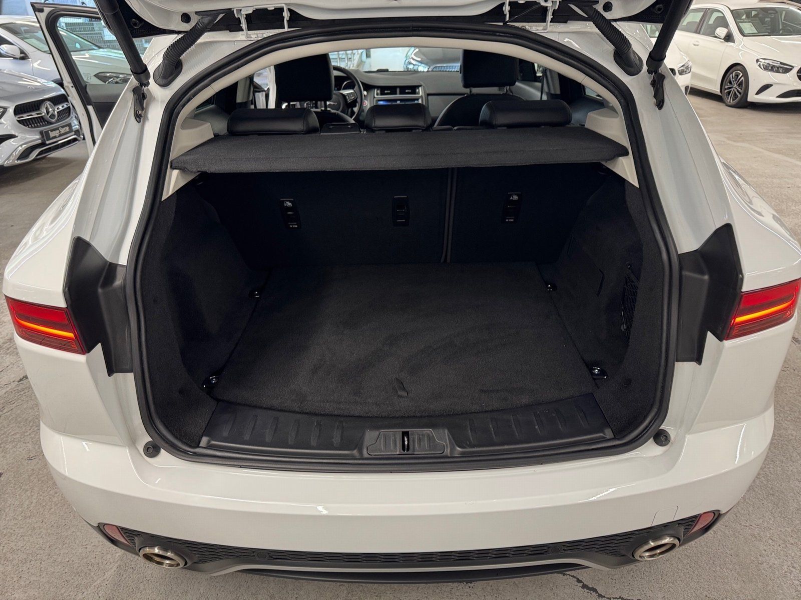 Fahrzeugabbildung Jaguar E-PACE P200 SE AWD*ACC*LED*Navi*Memory*360°*PDC