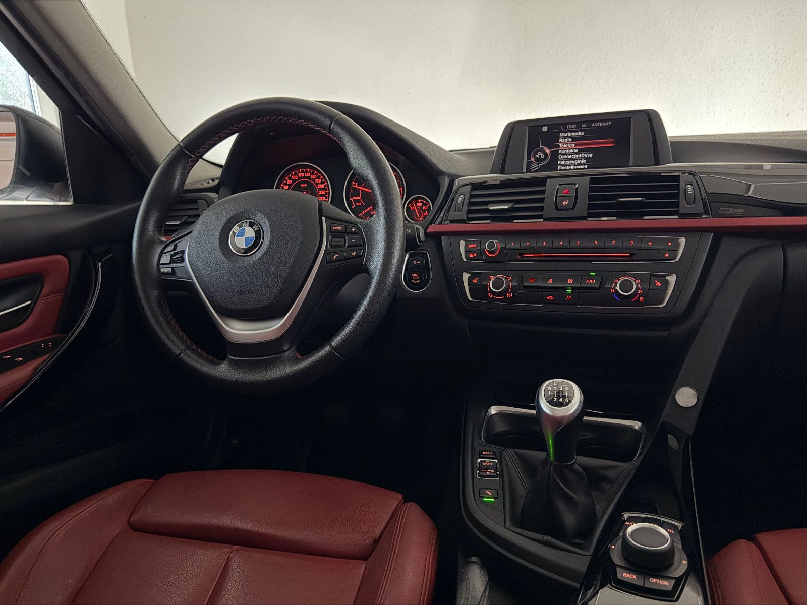 Fahrzeugabbildung BMW 320 d Lim. SPORT LINE/XENON/KAMERA/PDC/KLIMA