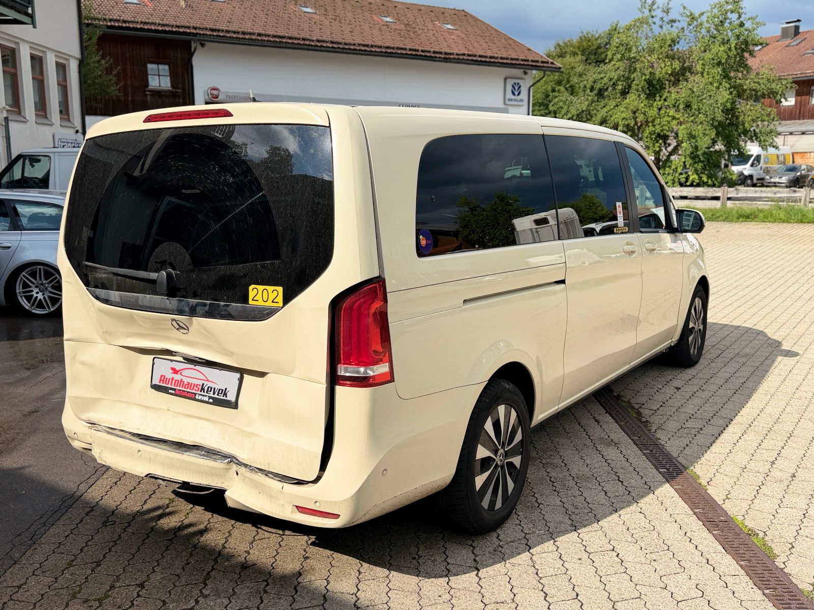 Fahrzeugabbildung Mercedes-Benz V 250 d 4MATIC extralang |360°|LED|TAXI