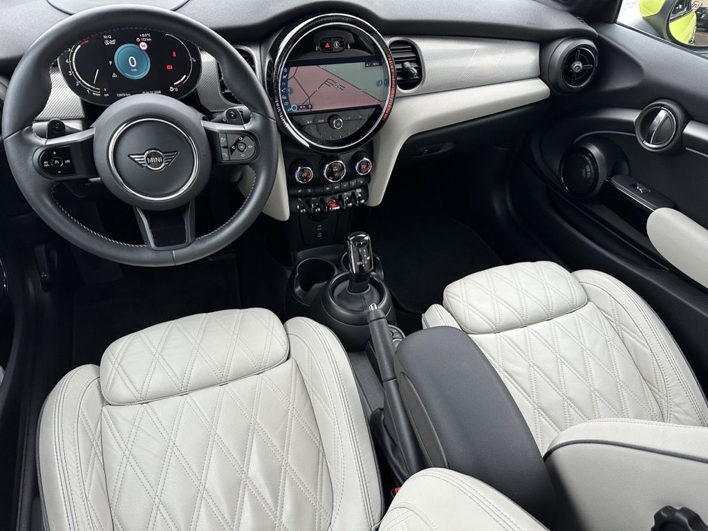 Fahrzeugabbildung MINI Cooper S Cabrio Classic Trim Sport-Aut. NAV+LED