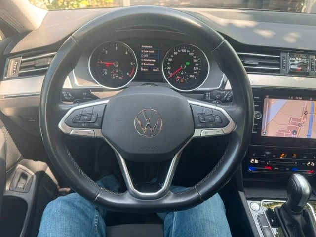 Fahrzeugabbildung Volkswagen Passat Variant Elegance LED AHK LEDER