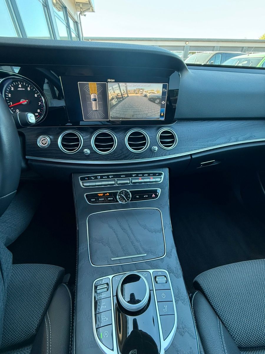 Fahrzeugabbildung Mercedes-Benz T-Modell E 200,Navi,Sitzh.