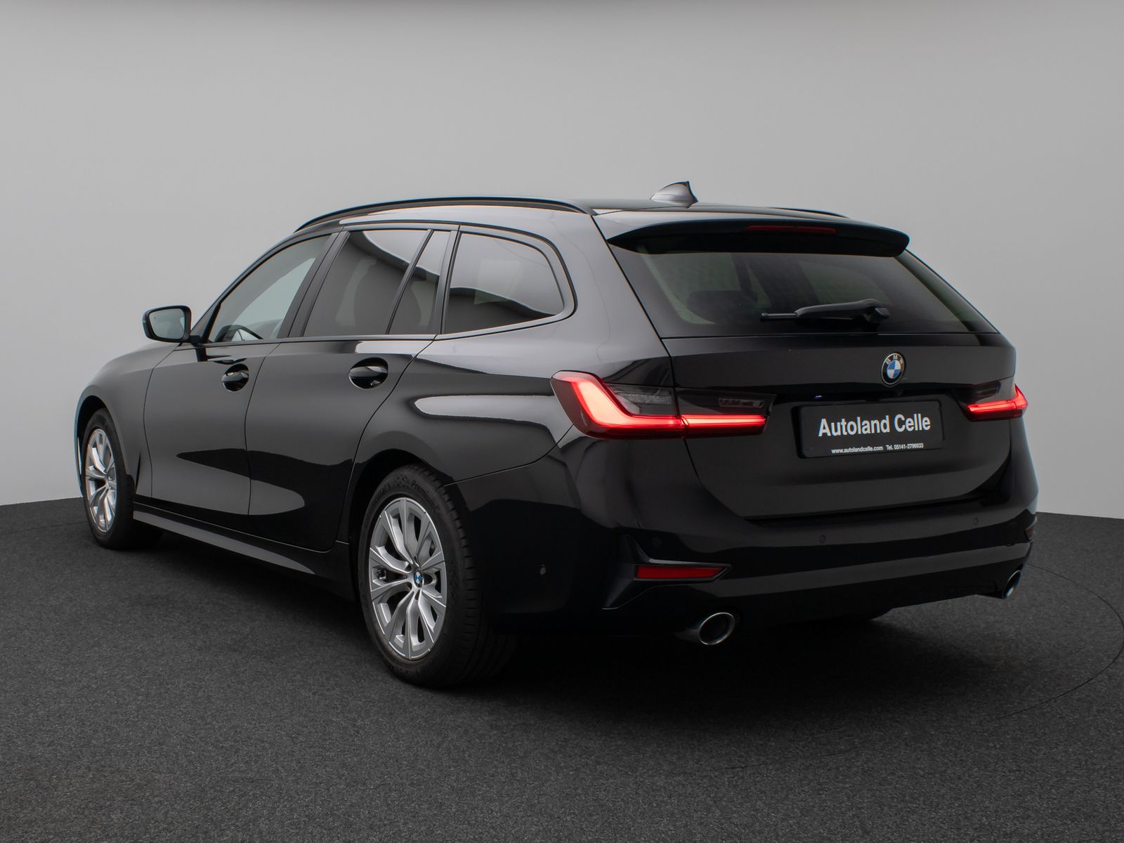 Fahrzeugabbildung BMW 330d Panorama Kamera H/K DAB Komfort Alarm LED