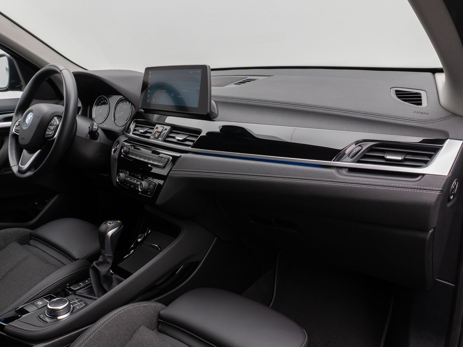 Fahrzeugabbildung BMW X1 xD25e Sport Line Kamera HUD DAB HiFi Komfort