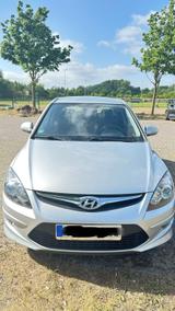 Hyundai i30 - Hyundai i30 aus 2011 mit Benzin-Antrieb: Kombi