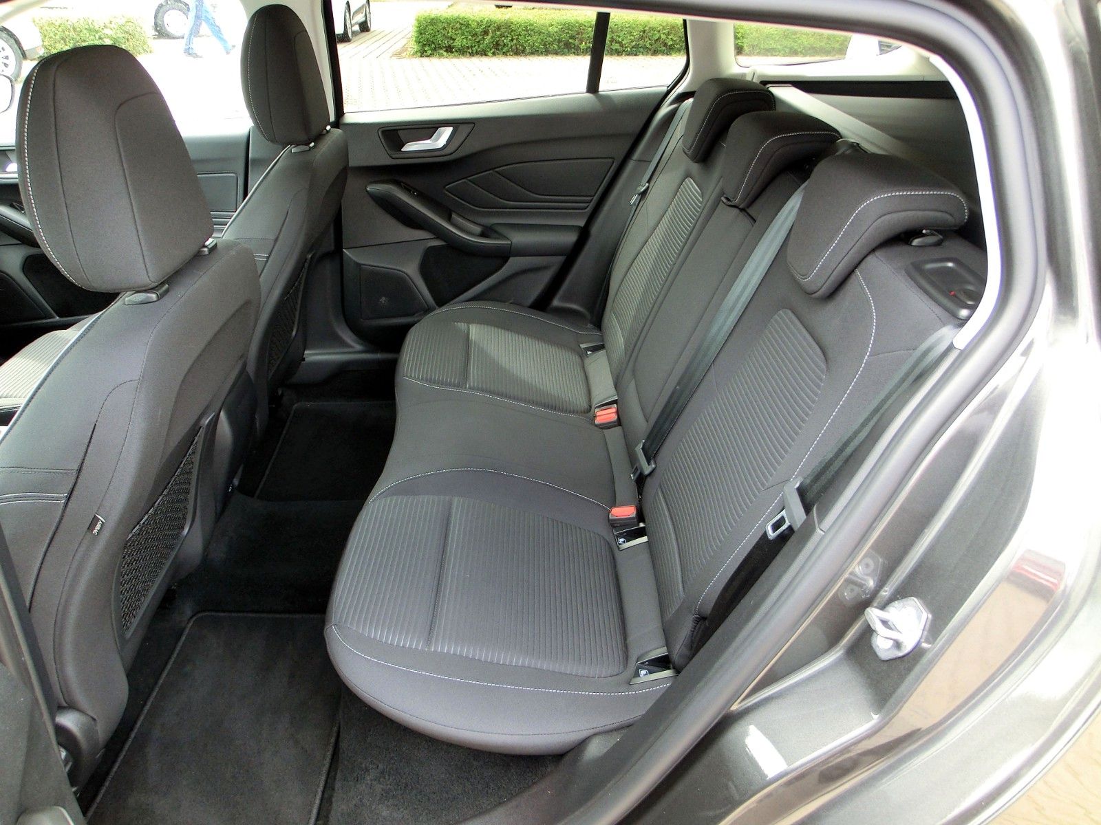 Fahrzeugabbildung Ford Focus Turnier Titanium *Navi*Key-Free*LED*PPS*