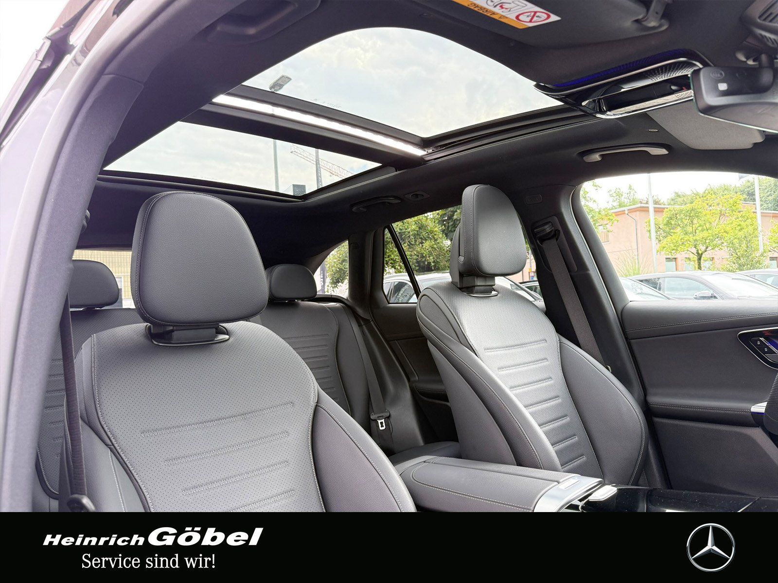Fahrzeugabbildung Mercedes-Benz GLC 200 AMG*PANORAMA*AHK*MEMORY*19"AMG*LED*