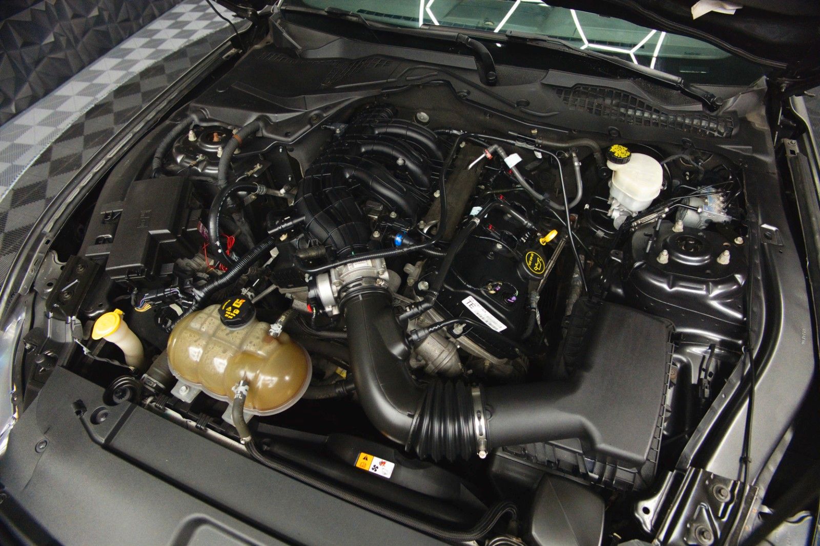 Fahrzeugabbildung Ford Mustang 3.7 V6 GT Coupe 19Zoll | Xenon | Kamera
