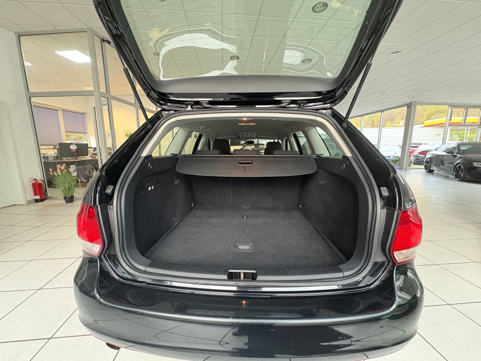 Fahrzeugabbildung Volkswagen Golf VI Variant 1.6 TDI