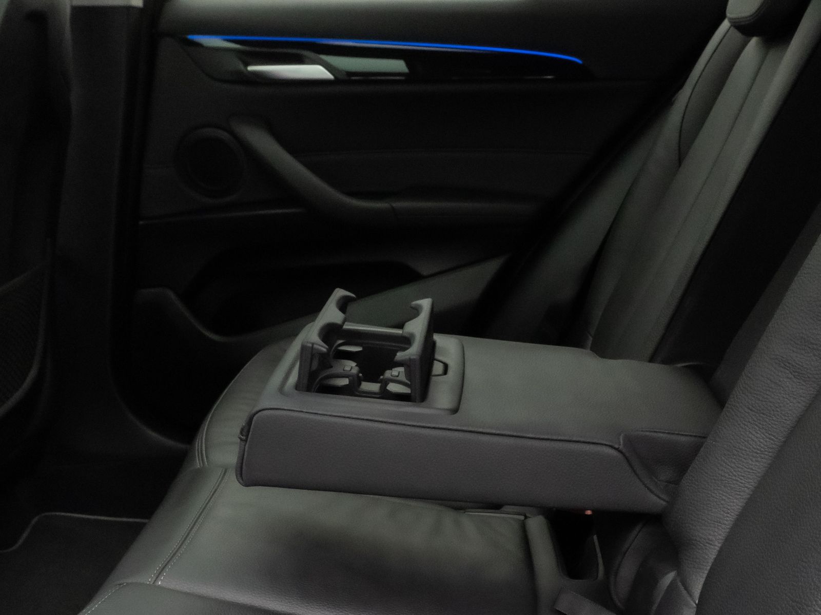 Fahrzeugabbildung BMW X2 sD18i Panorama Parkassist DAB HiFi AHK LED