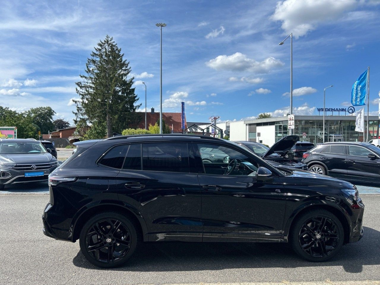 Volkswagen Tiguan 2.0 TDI R-Line Black Matrix Pano H&K 360 foto 3