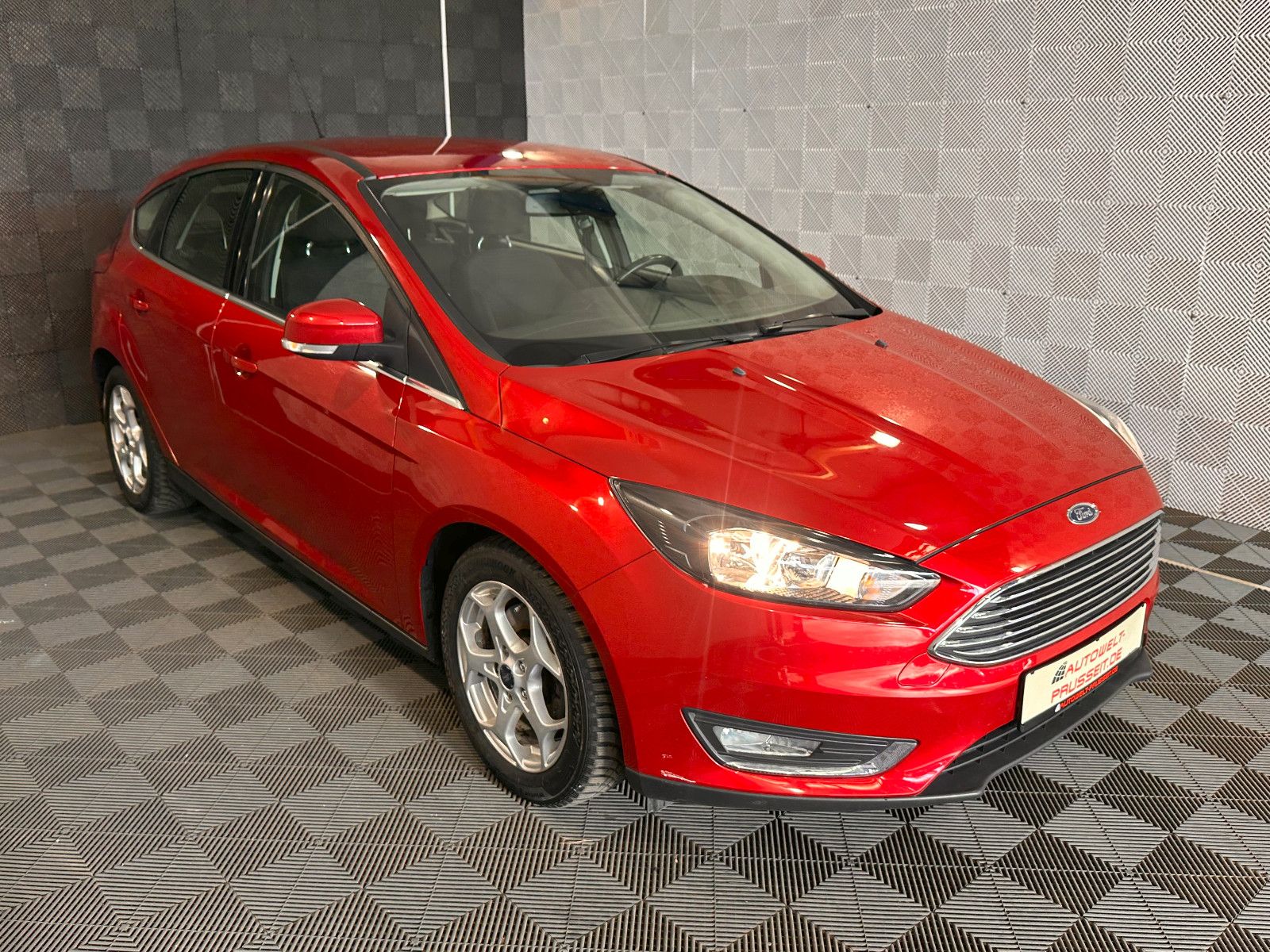 Gebrauchtwagen Ford Focus Focus Lim.*TITANIUM*BUSINESS-TEMPO-SHZ-NAVI-PDC in Horb am Neckar