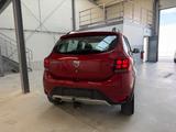 Dacia Sandero II Stepway, AHK, gr Navi, Rückfahrkamera - Dacia Sandero: Rot