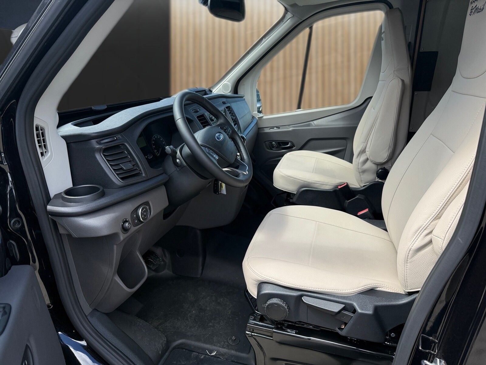 Fahrzeugabbildung Karmann Dexter 4x4 DE 570 AW Allrad 4x4, Rückfahrkamera