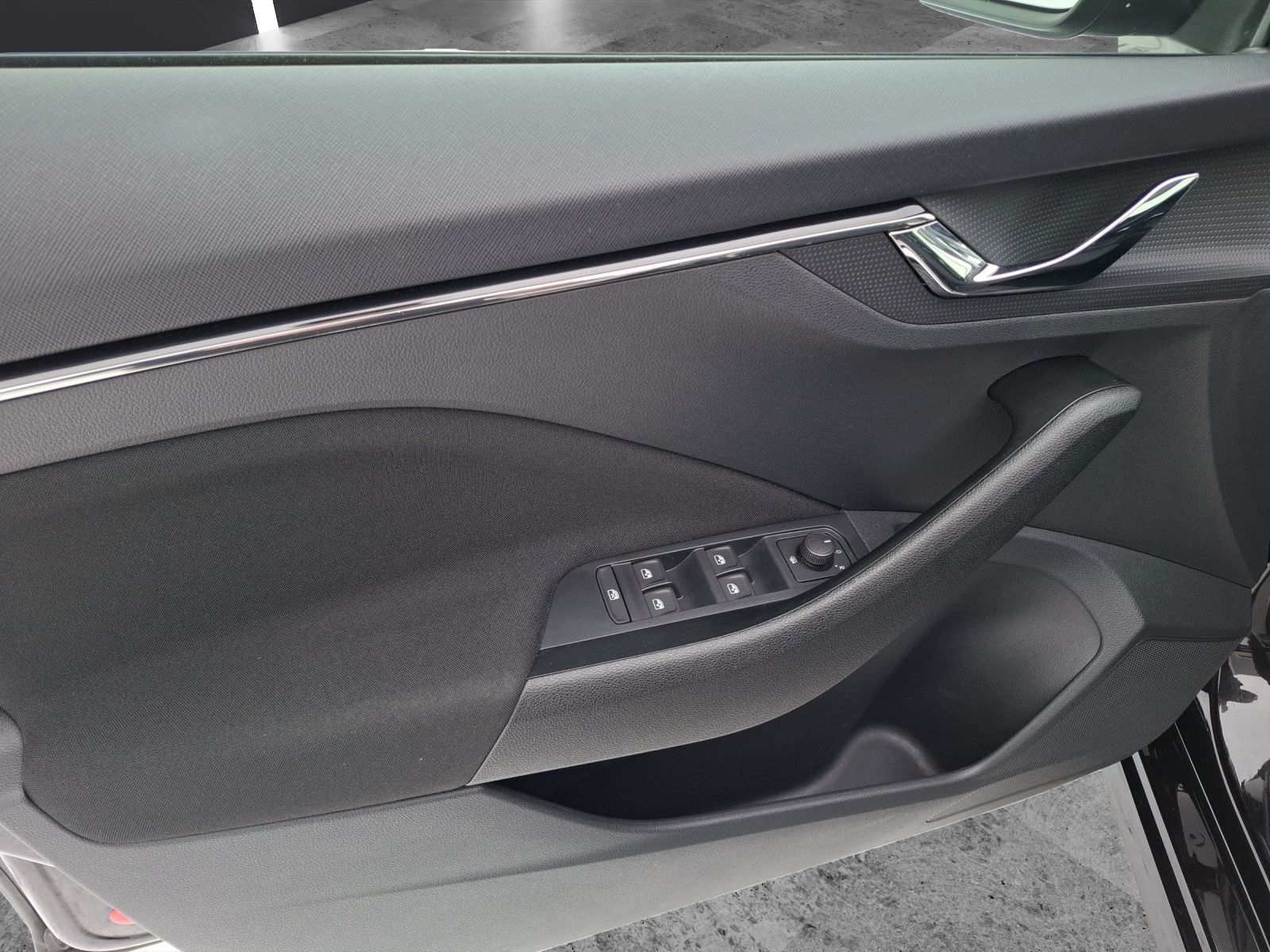 Fahrzeugabbildung SKODA Kamiq TSI Clever LED Navi AID PDC SH LM