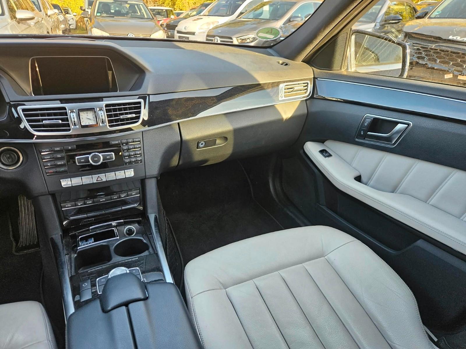 Mercedes-Benz E220 2013 — photo 12