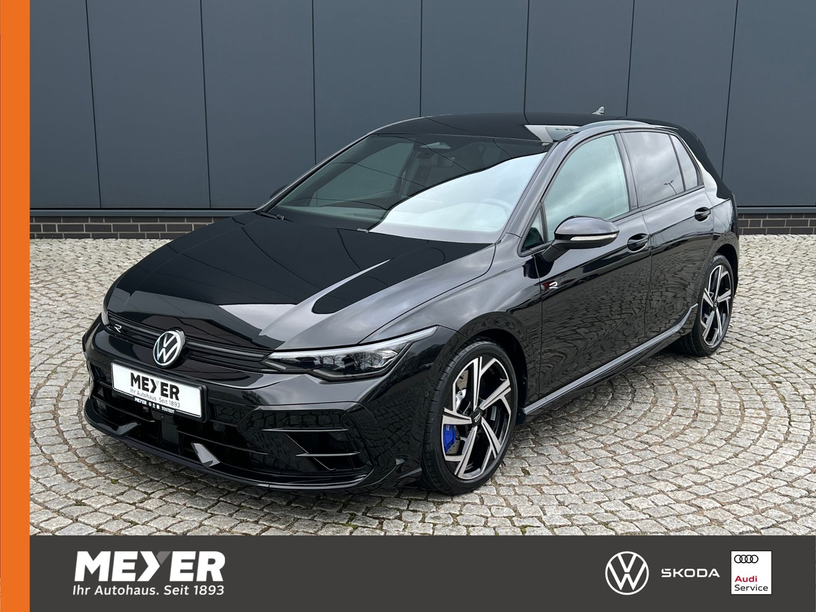 Fahrzeugabbildung Volkswagen Golf VIII R 2.0 TSI DSG 4MOTION *IQ.Light, Black