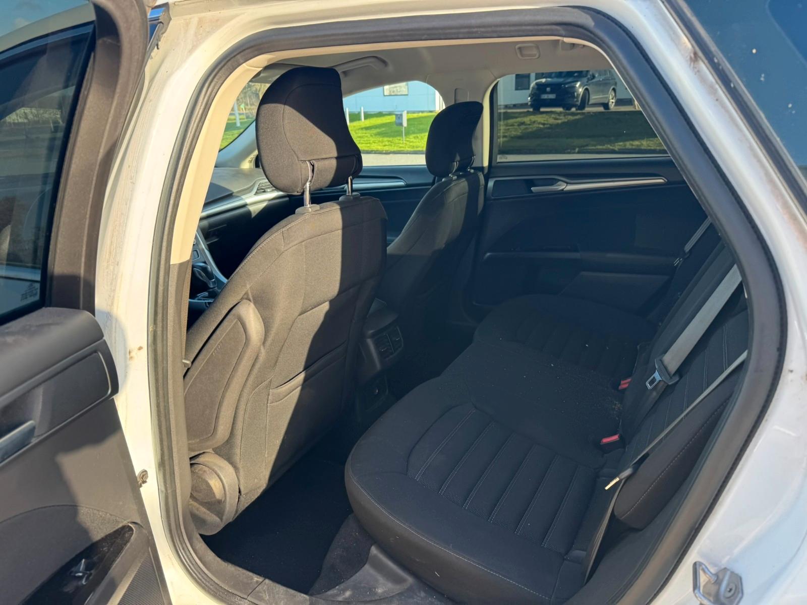 Ford Mondeo 2015 — photo 10