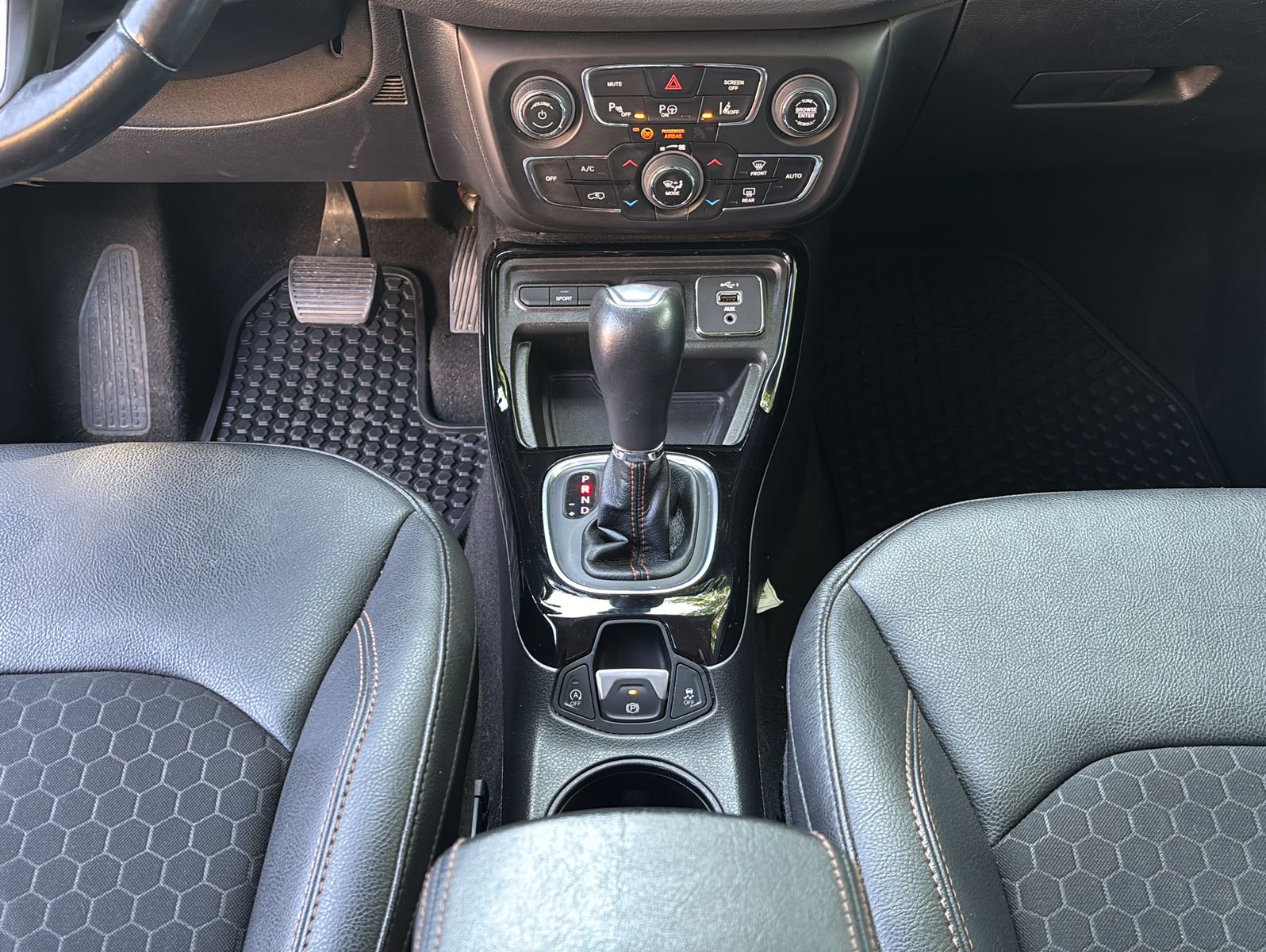 Fahrzeugabbildung Jeep Compass  1.3 T-GDI I4 110kW Limited DCT