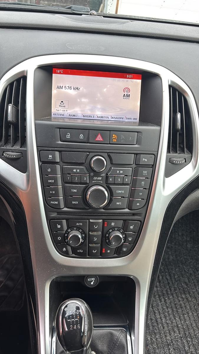 Opel Astra 2014 — photo 11