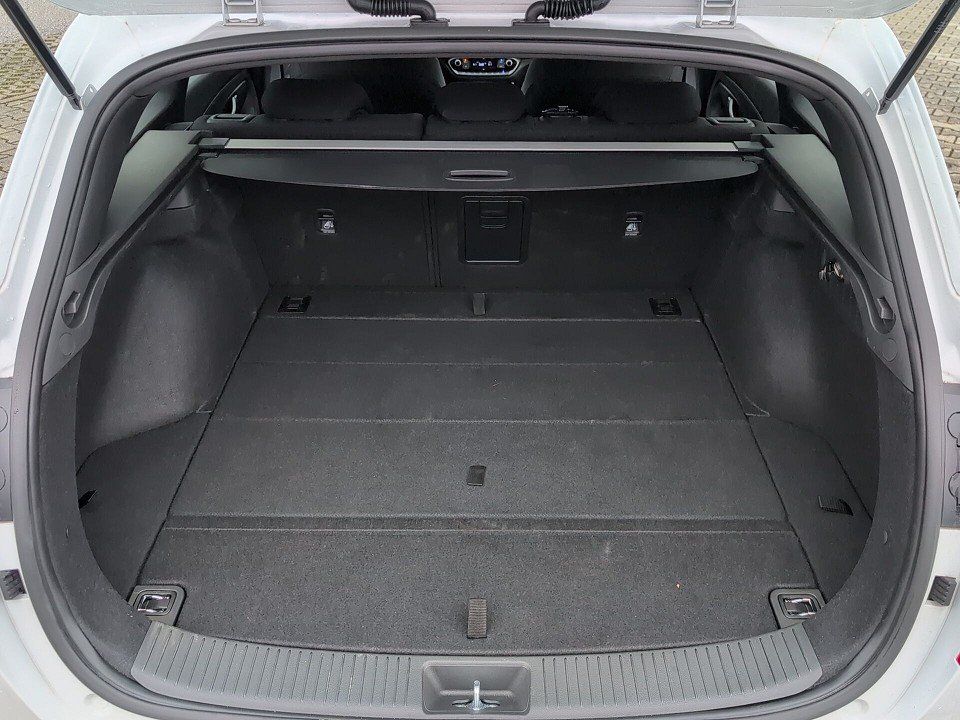 Fahrzeugabbildung Hyundai i30 KOMBI 1.0T AT ADVANTAGE QI+NAVI+2xSHZ+KAMERA