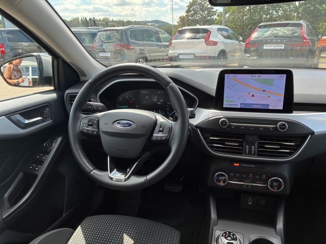 Fahrzeugabbildung Ford Focus 2,0 EcoBlue Turnier >AHK/Standheiz/PANO