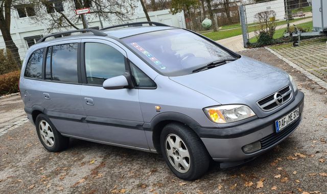 Opel Zafira 2.2 -