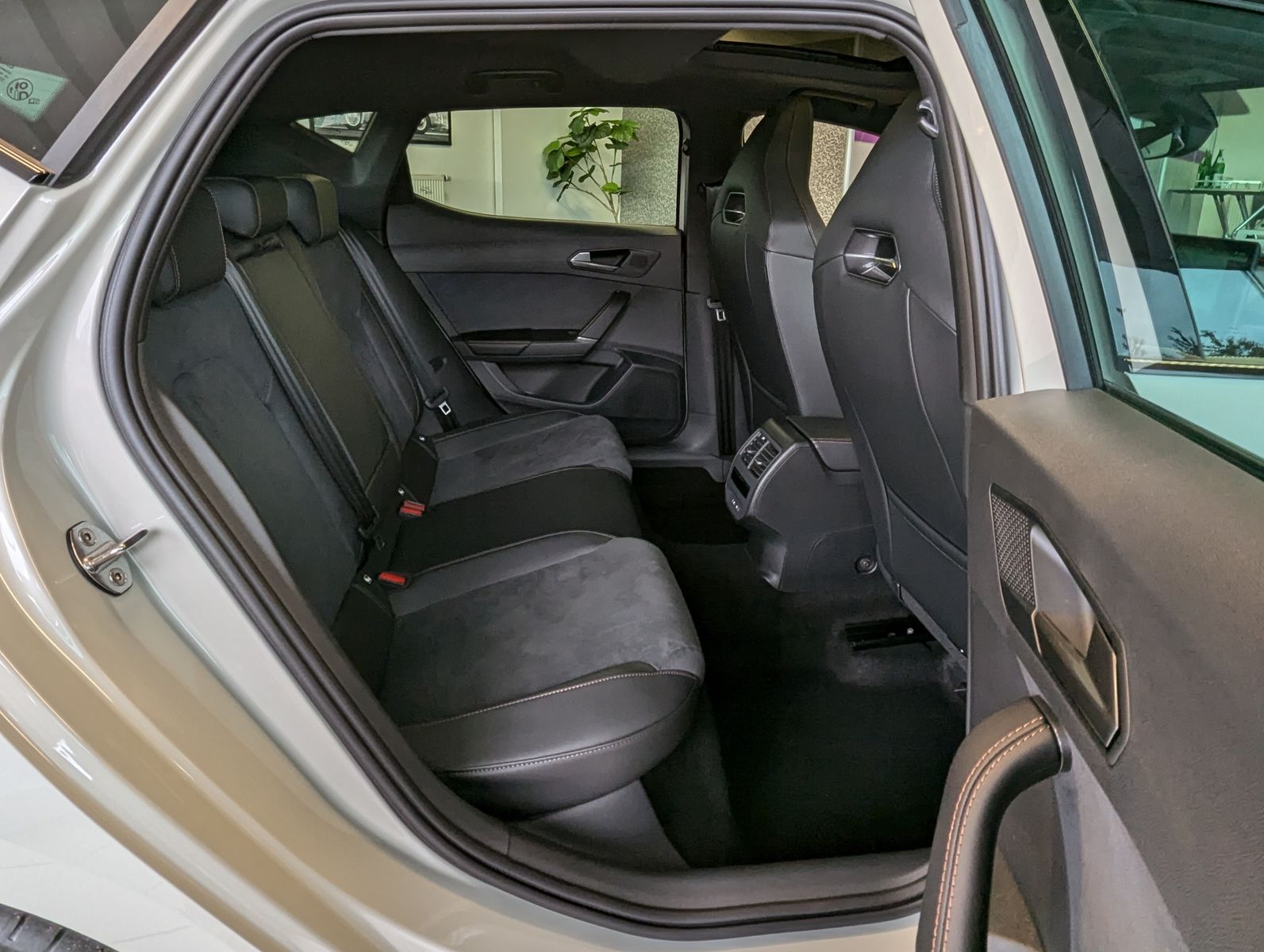 CUPRA Leon 2.0TSI VZ Matrix Pano Sennheiser Kamera 19" - Image 16