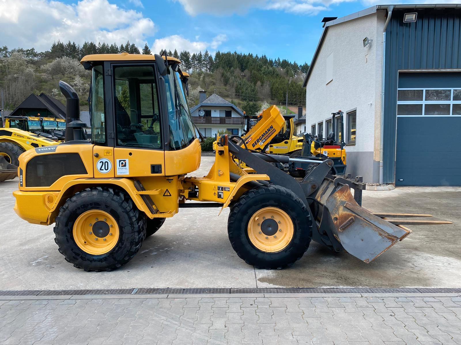 Volvo L 30 G *SW + Schaufel + Gabel* 35
