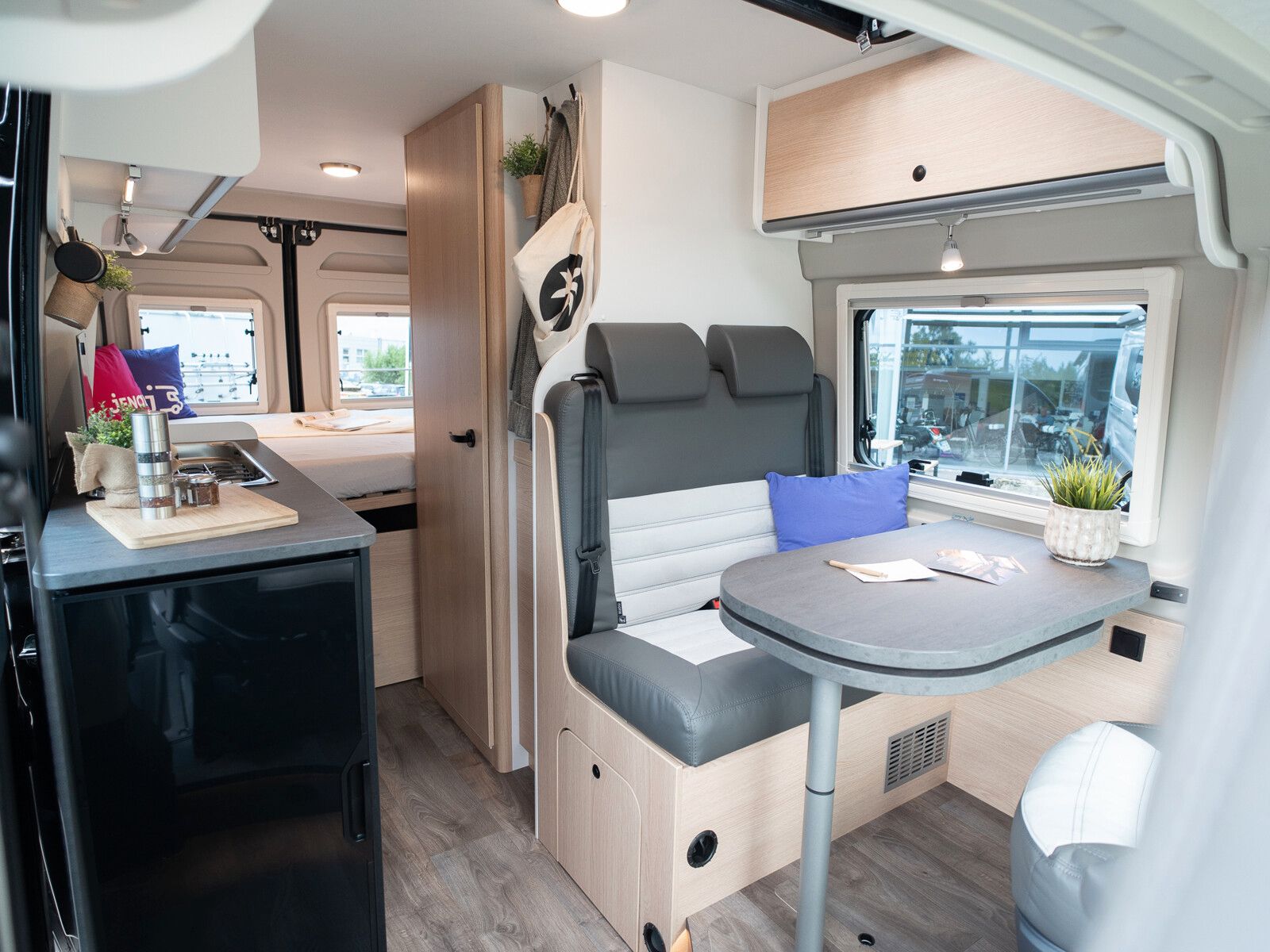 Fahrzeugabbildung Sunlight Adventure Cliff RT 600 Dachzelt, Dieselheizung!