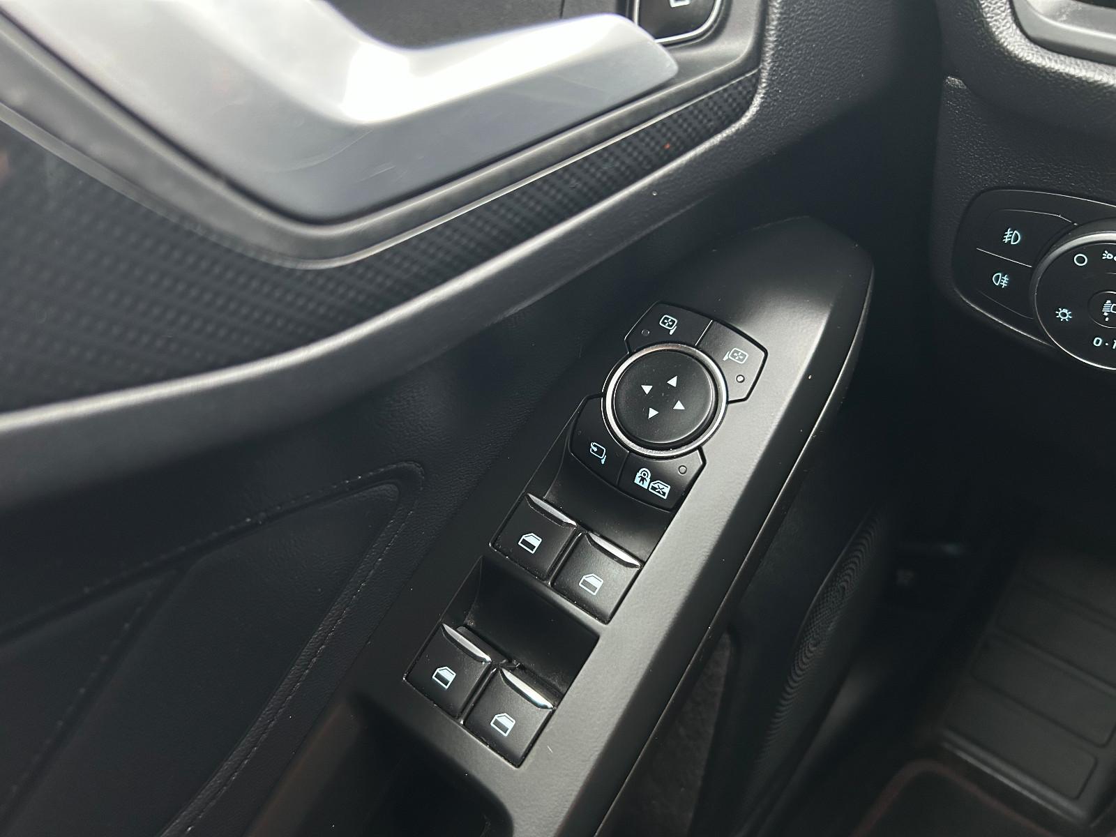 Ford Focus Turnier 1.5 ST-Line X *LED*APP*TEMP*SHZ*18